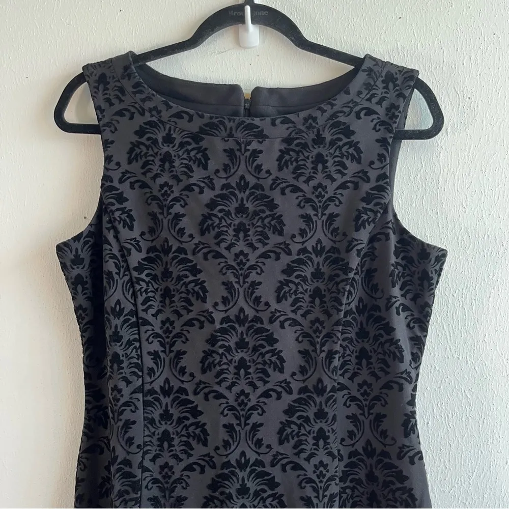 J. McLaughlin Dress Black Raised Damask Pattern Mock Collar Sheath Sz M NWT - Image 2