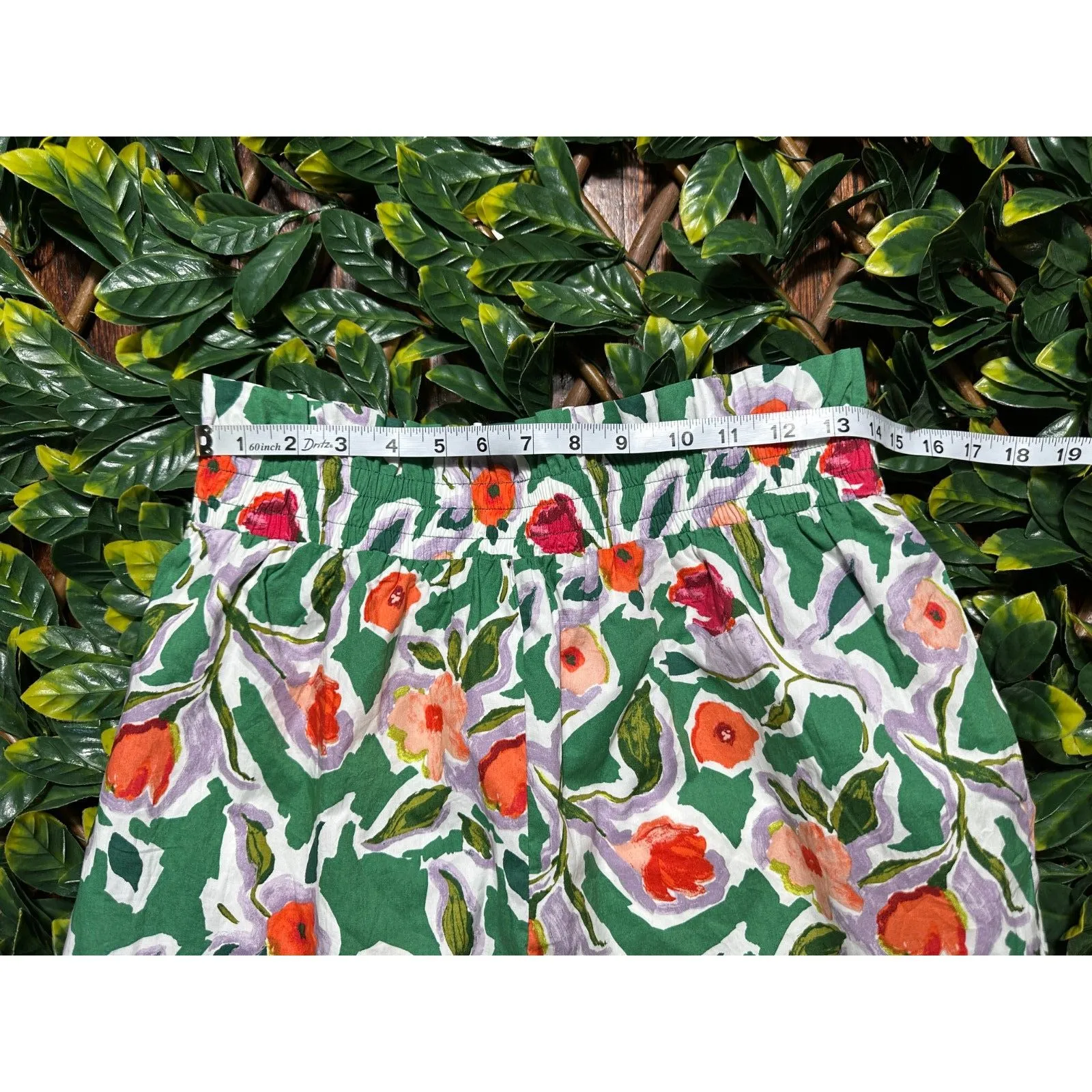 English Factory High Rise Green Floral Shorts Size Large NWT - Image 6