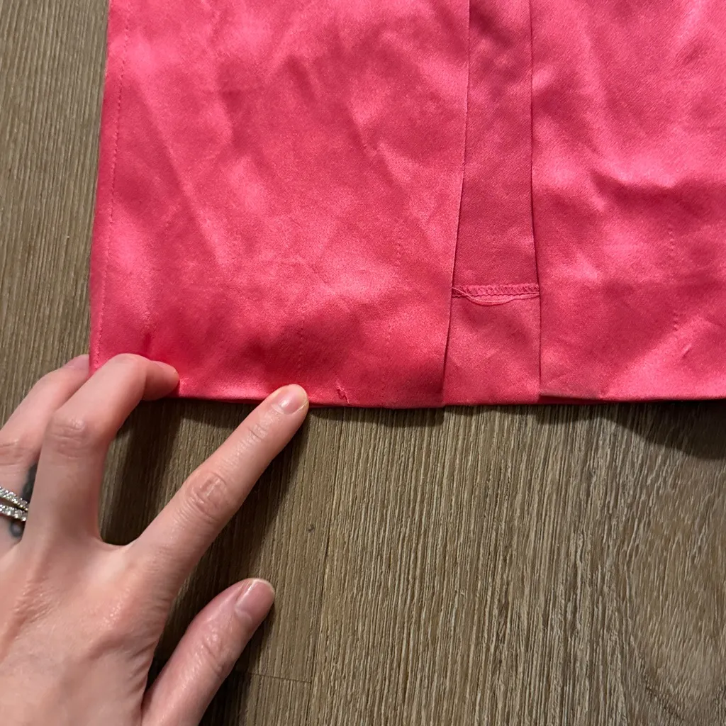 NWT ALICE AND OLIVIA JODI FRONT SLIT PANTS IN CANDY PINK - Image 3