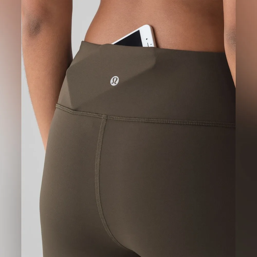 Women’s Lululemon Squad Goals Crop 17" Leggings Dark Olive sz 10 Rare - Image 6