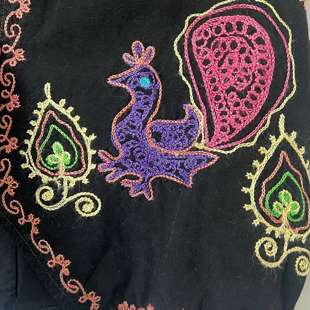 Vintage Vest Womens Embroidered Boho Hippy Sleeveless Black vest Sz Med - Image 2