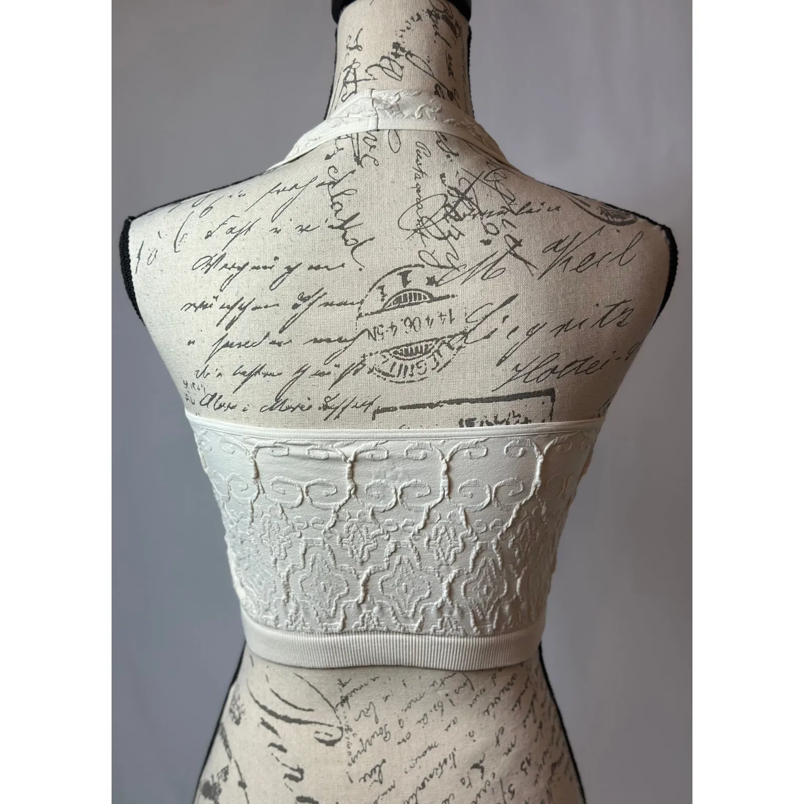 BKE Seamless Textured Halter Bralette Top M/L - Image 7