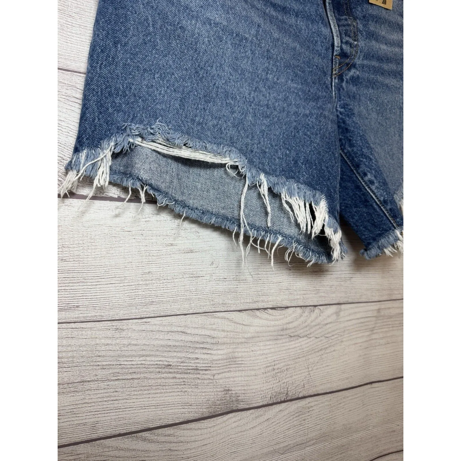 Levi's Women 501 Mid Thigh High Rise Denim Jeans Short  Size 33 Blue  NWT - Image 6