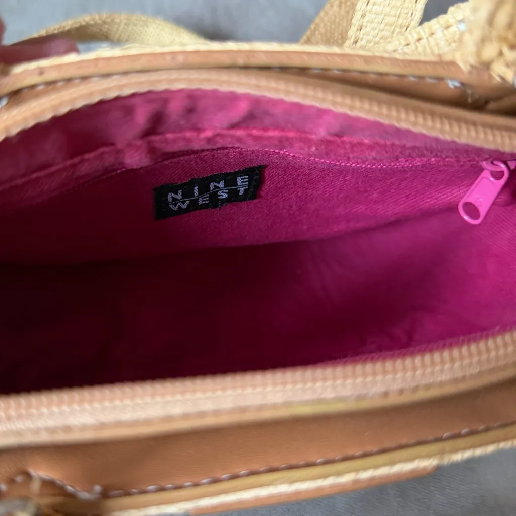 Nine West Y2K natural raffia mini crossbody purse with floral embroidery - Image 5