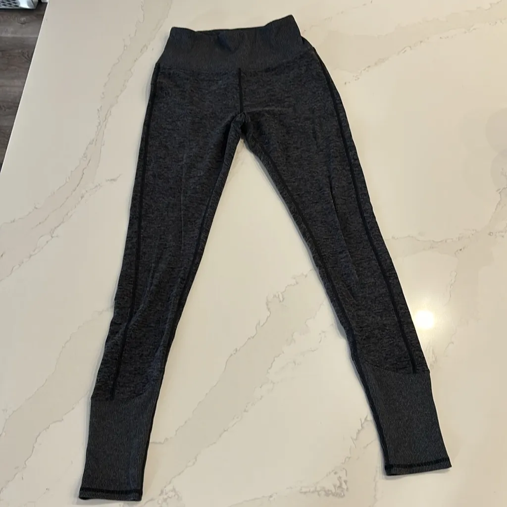 Alo High Waist Alosoft Lounge Legging in Heathered Navy - Image 6