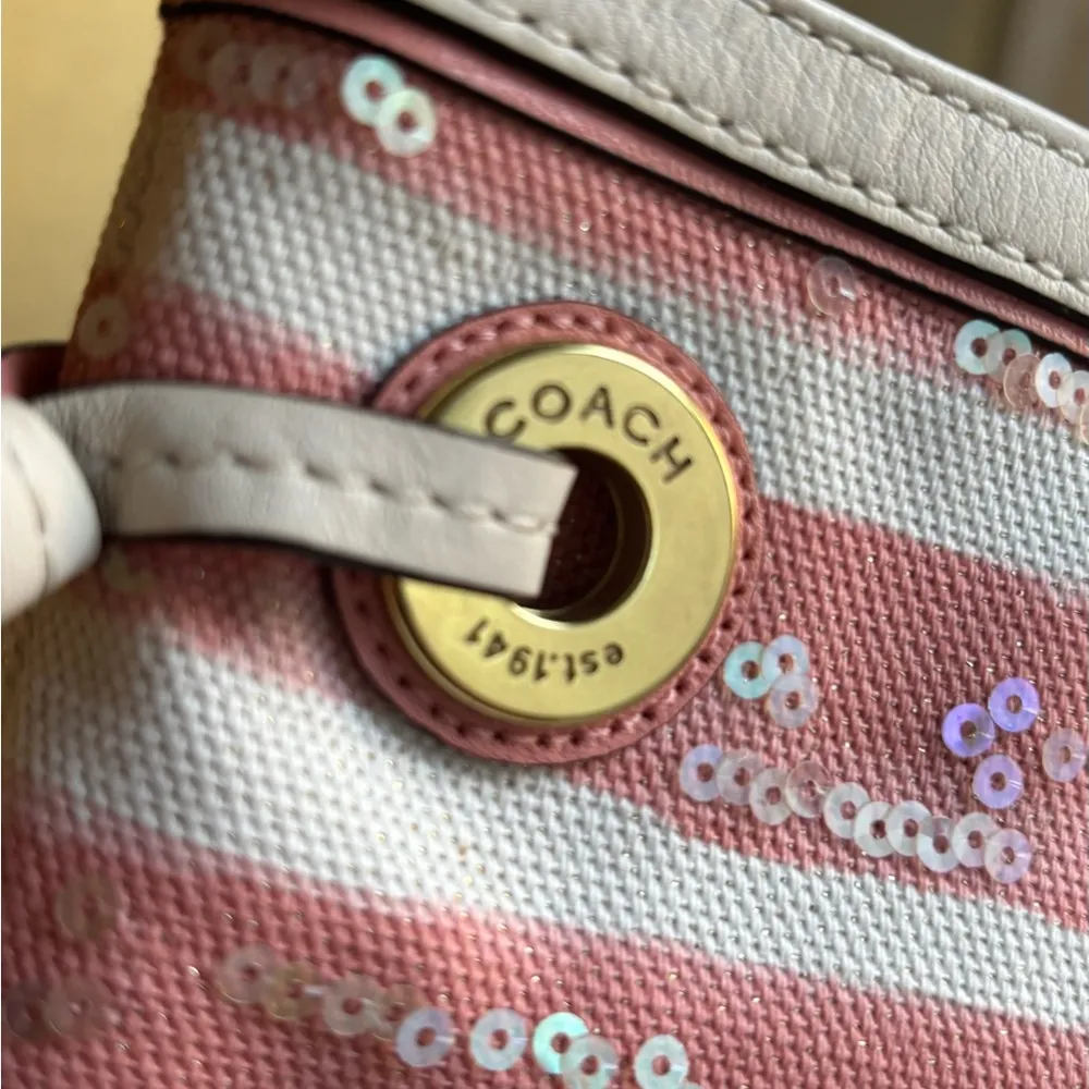 Coach Authentic  1941 seashell sequins canvas/Leather zip top Clutch/wristlet - Image 6