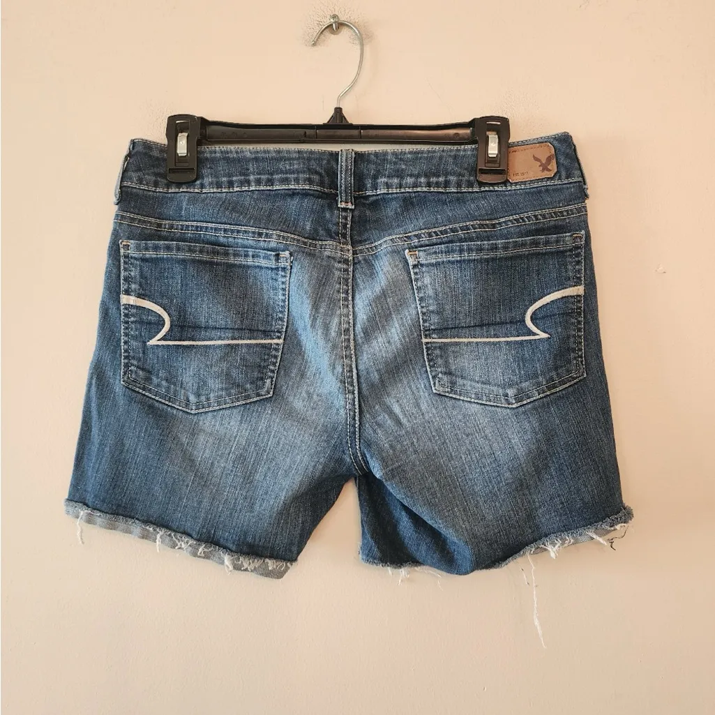 American Eagle  strecth jean shorts size 8 - Image 2