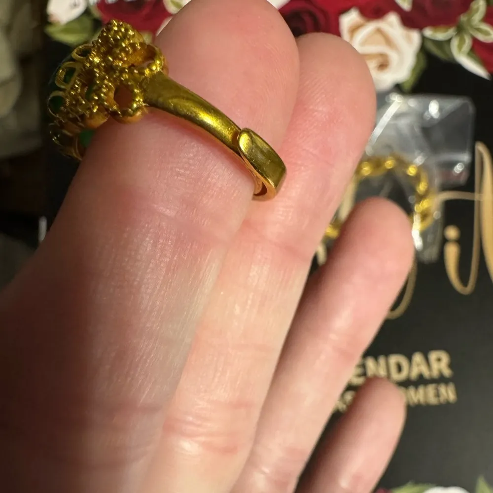 Adjustable ring, bracelet and 2025 calendar - Image 4