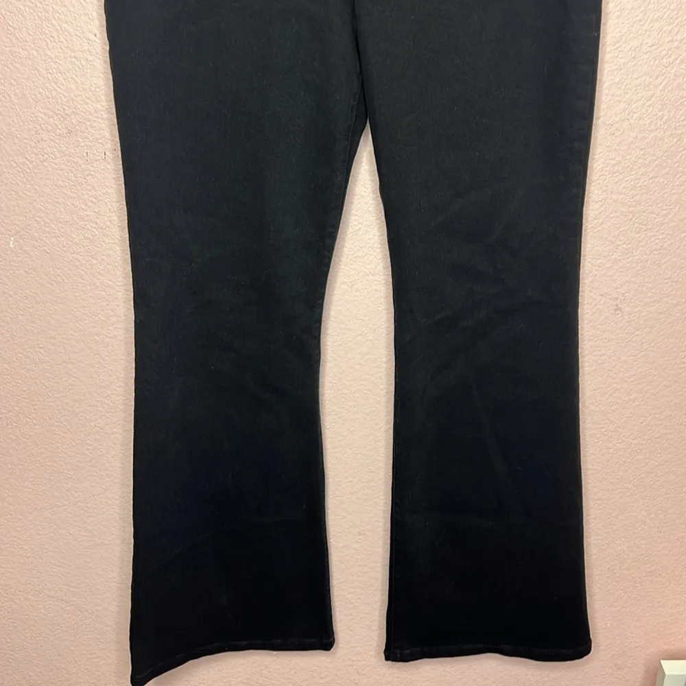 Jessica Simpson Women's High Rise Flare Jean - Black. Size 14 - Image 4