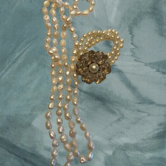 Faux Pearl Jewelry Set - Image 2