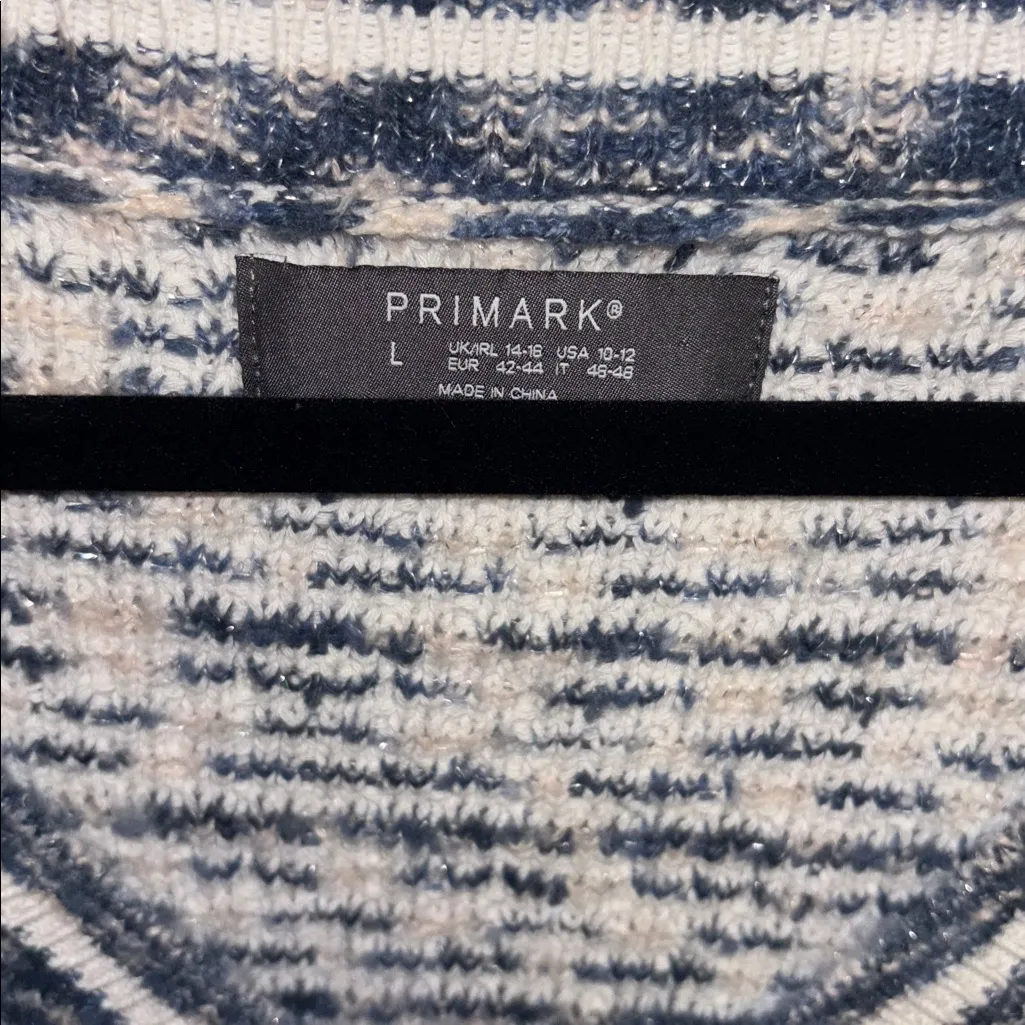 PRIMARK WHITE BLUE PINK LIGHT WEIGHT SWEATER (METALLIC THREAD THROUGHOUT) LARGE - Image 3