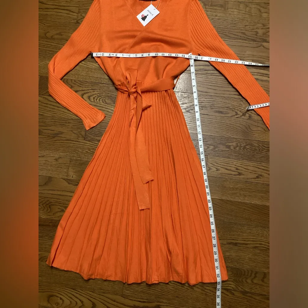 Zesica pleated knit dress. Size Medium in Orange - Image 9