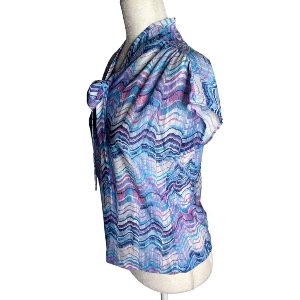 Vintage 80s Blouse Bow Tie Small Zigzag Pastel Purple Blue Short Sleeve Sheer Size M - Image 3