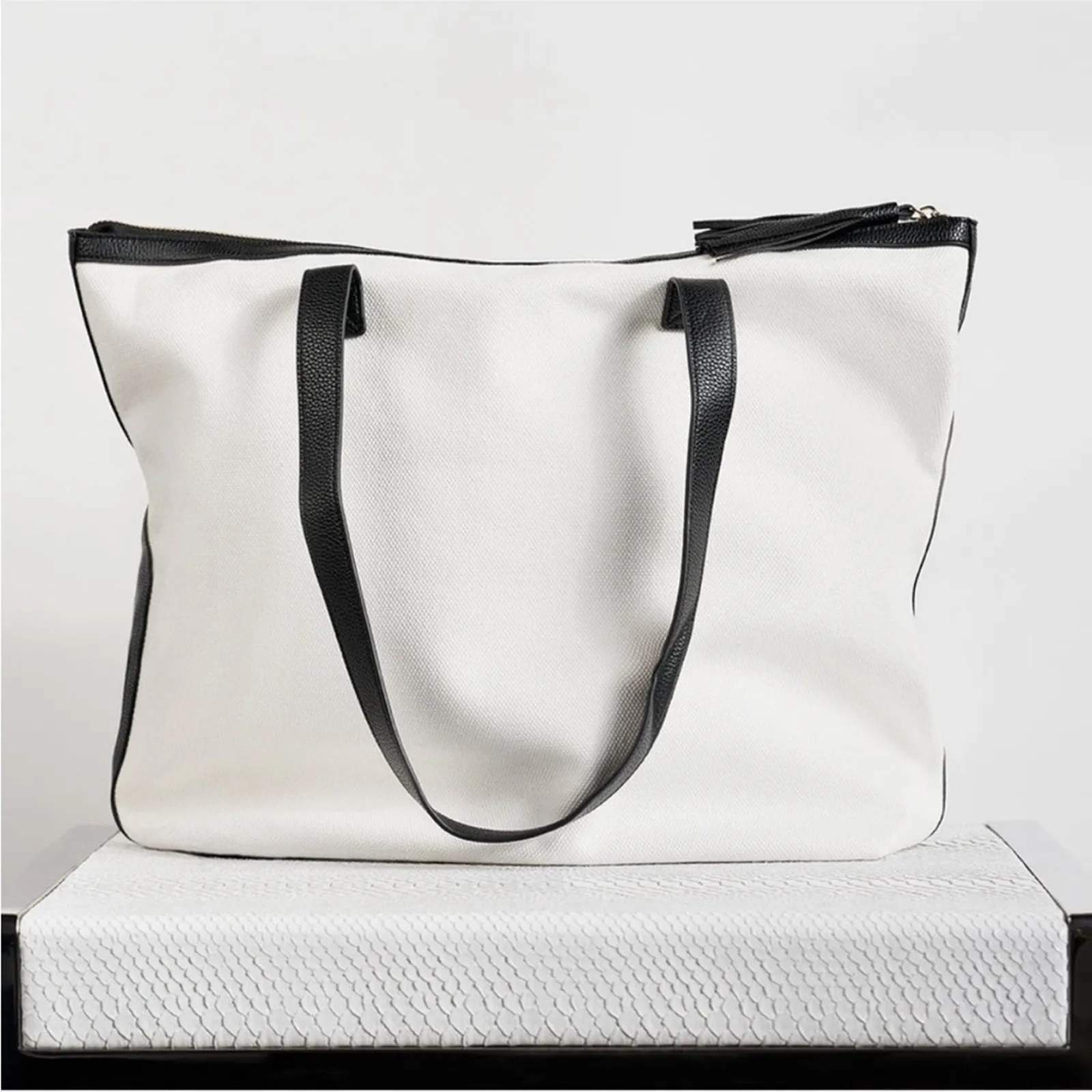 NEW Walter Baker Carly White and Black Canvas Daytripper Bag, New, MSRP $198 - Image 3
