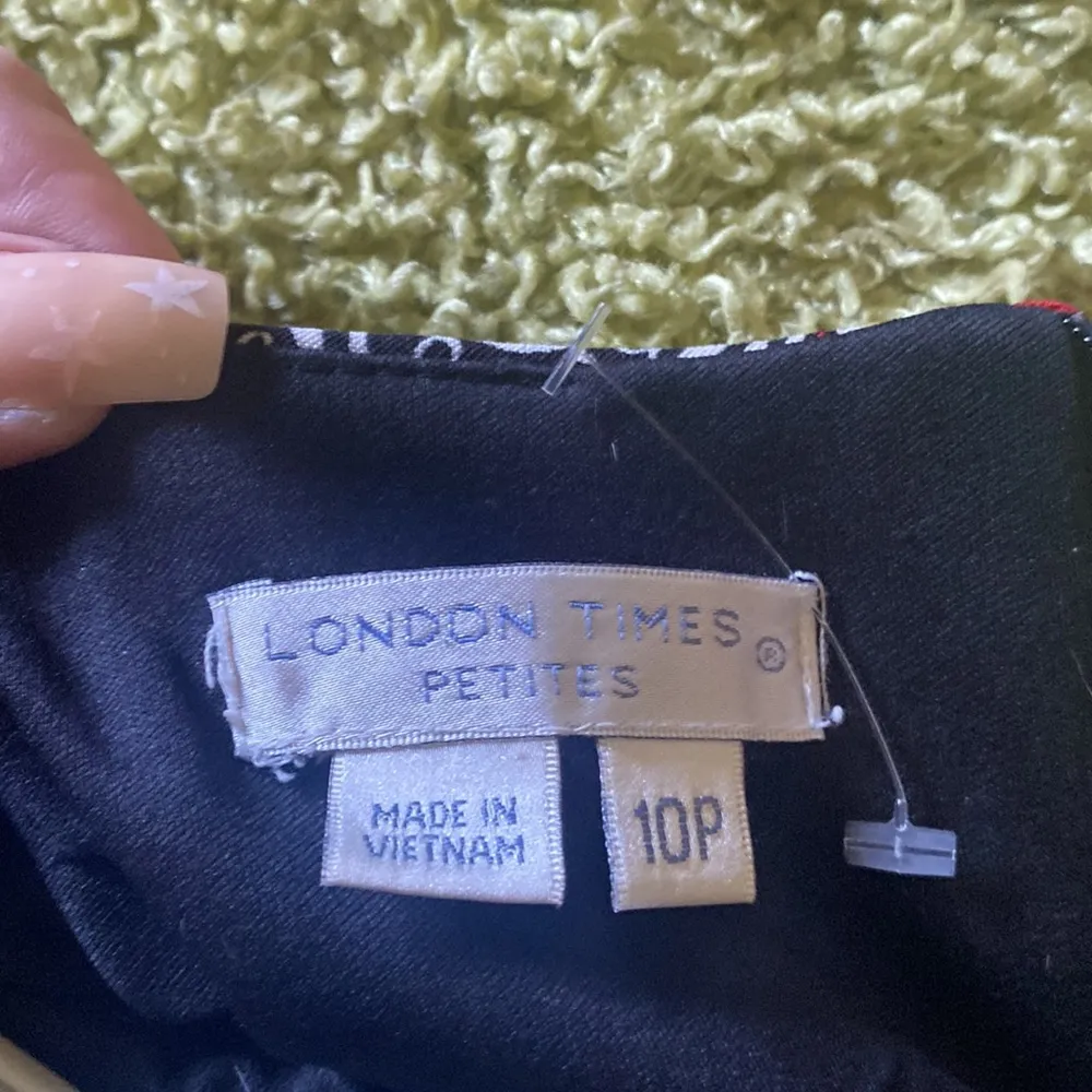 {BNWOT LONDON TIMES} ~ PETITE 10 ~ Floral -  red center with floral - sleeveless - Image 4