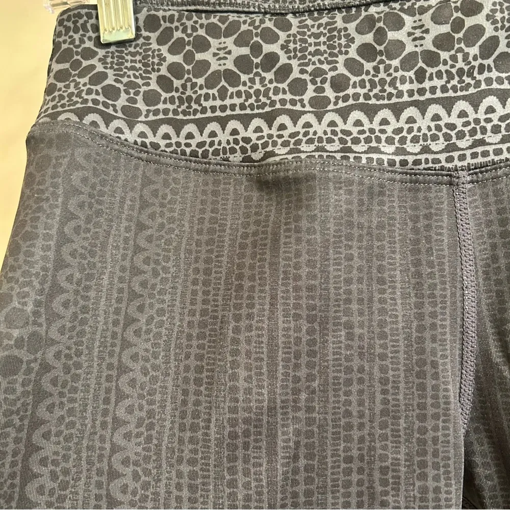 PrAna Women’s Med Black Limbo Printed Roxanne 7/8 Active Legging Geometric - Image 7