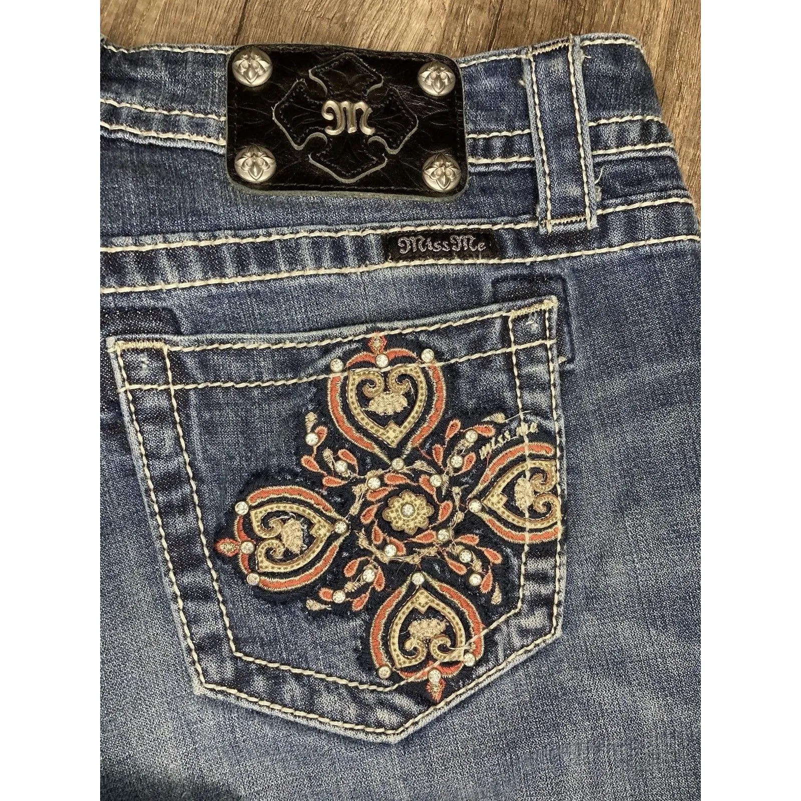 Miss Me Jeans Size 28 Boyfriend Capri Cropped Bling Embroidered JB5778P Flaw - Image 6