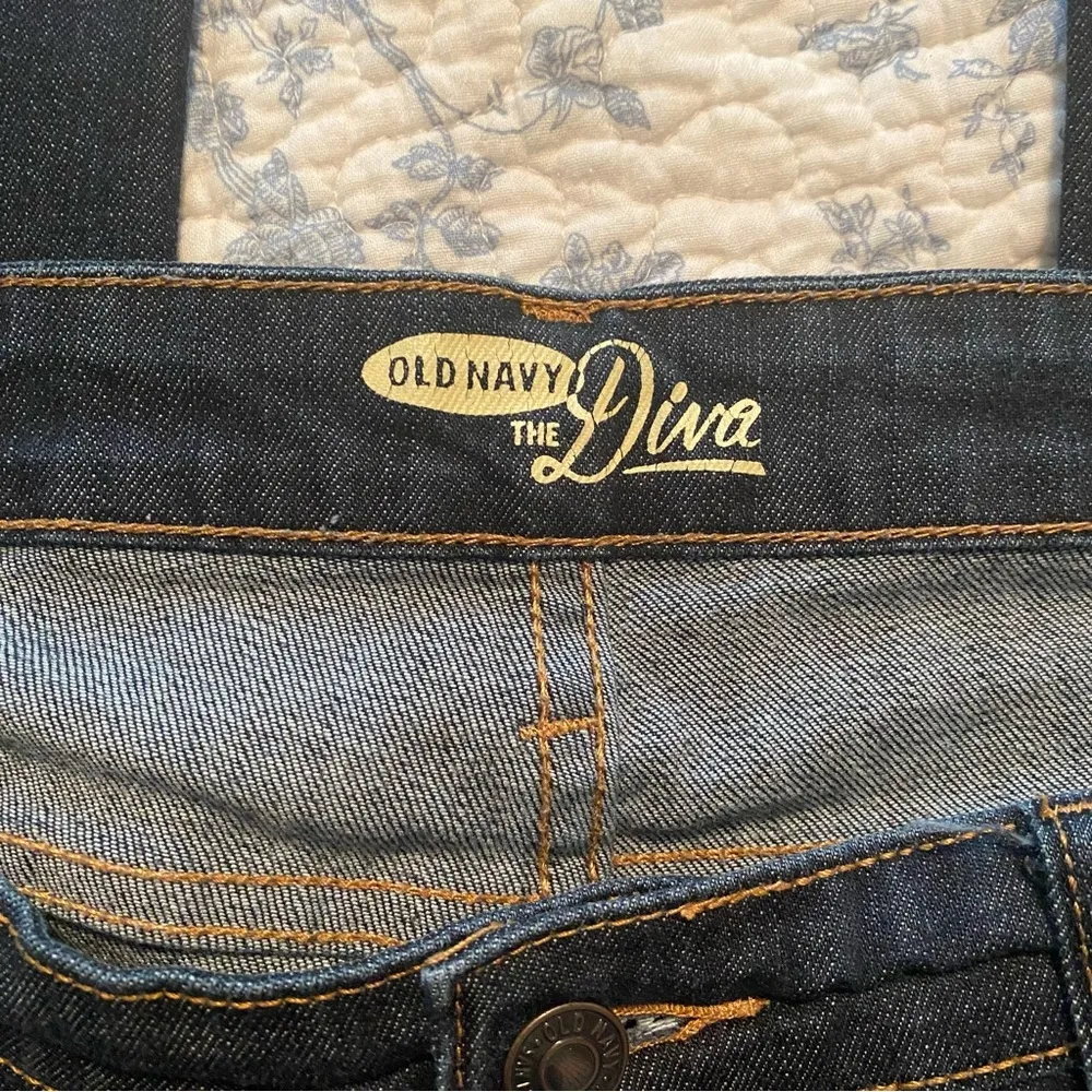 Old Navy Diva Low Rise Dark Wash Skinny Jean Size 12 - Image 3