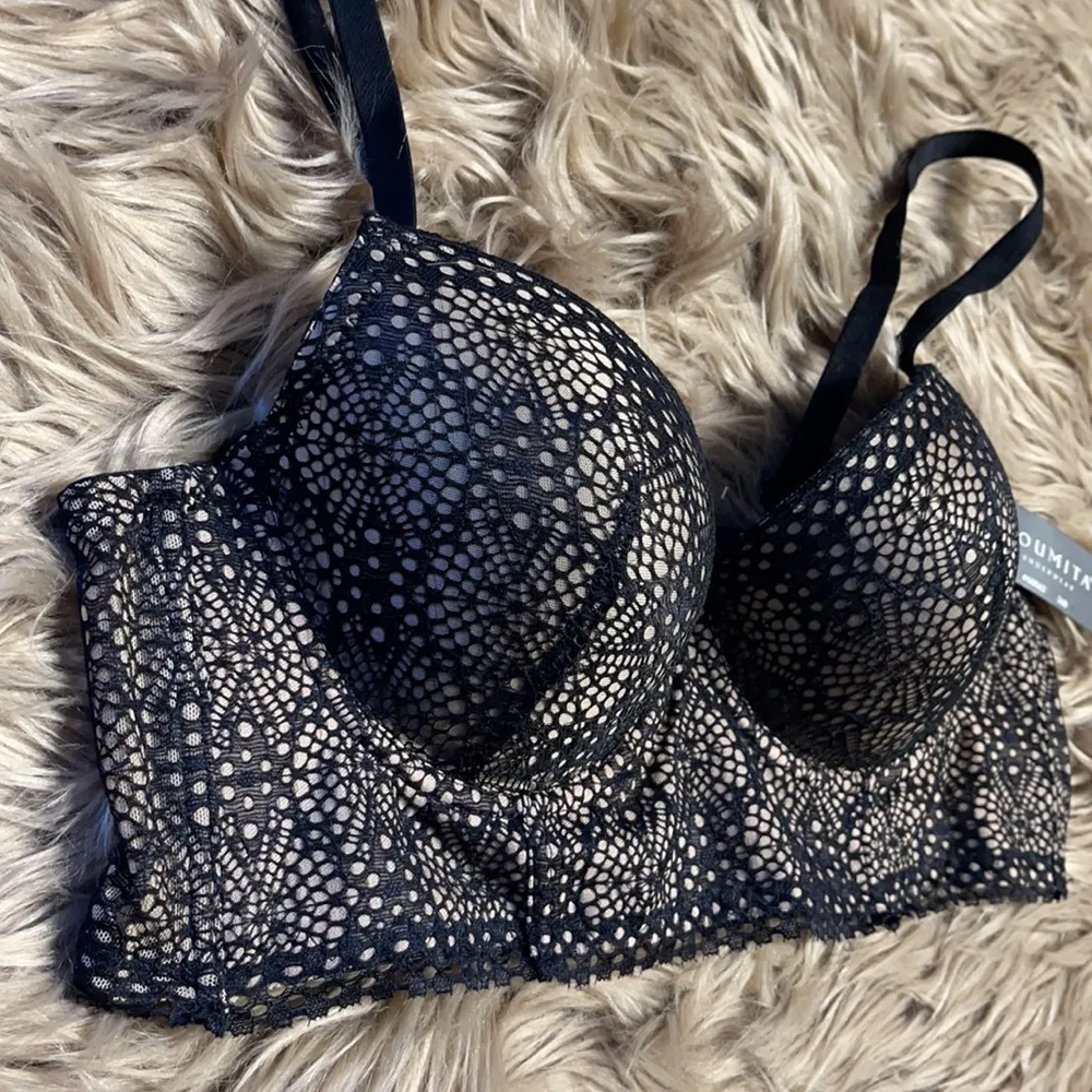 Lacey Padded Underwire Bra Size 36B Black - Image 3