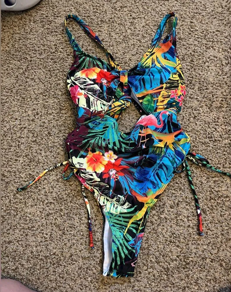 Cut out one piece swimsuit - Image 3