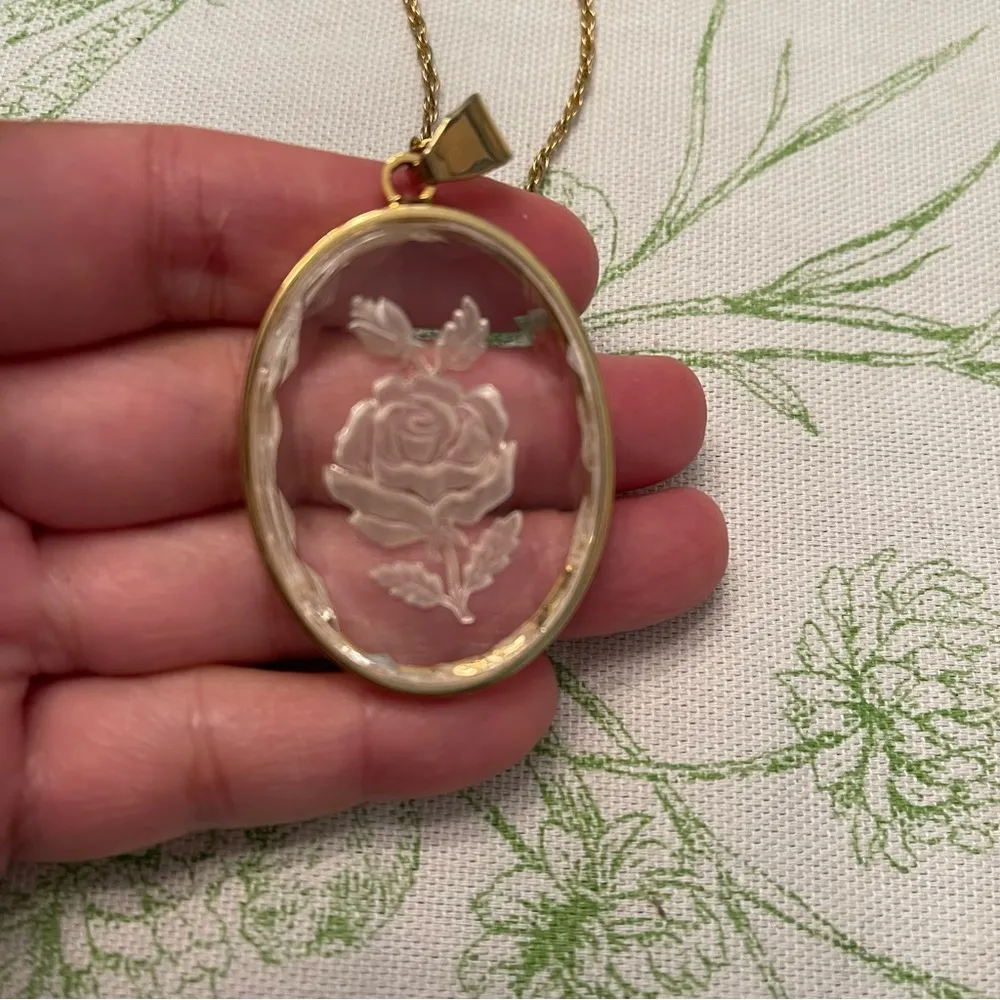 Vintage crystal carve rose with gold double layered Necklace - Image 4