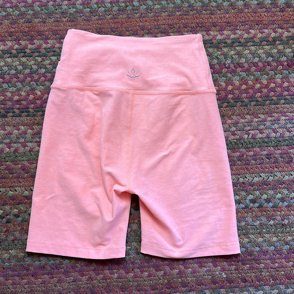 BEYOND YOGA BRIGHT PINK BUTTERY SOFT BIKE SHORTS WRAP V WAIST - Image 4