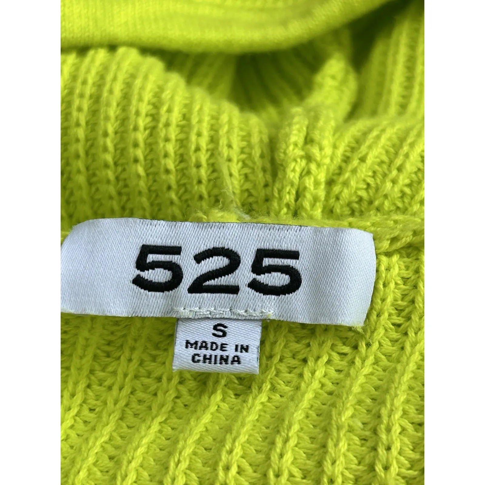 525 Cozy Pullover Hooded Sweater in Vibrant Green Size S - Image 4