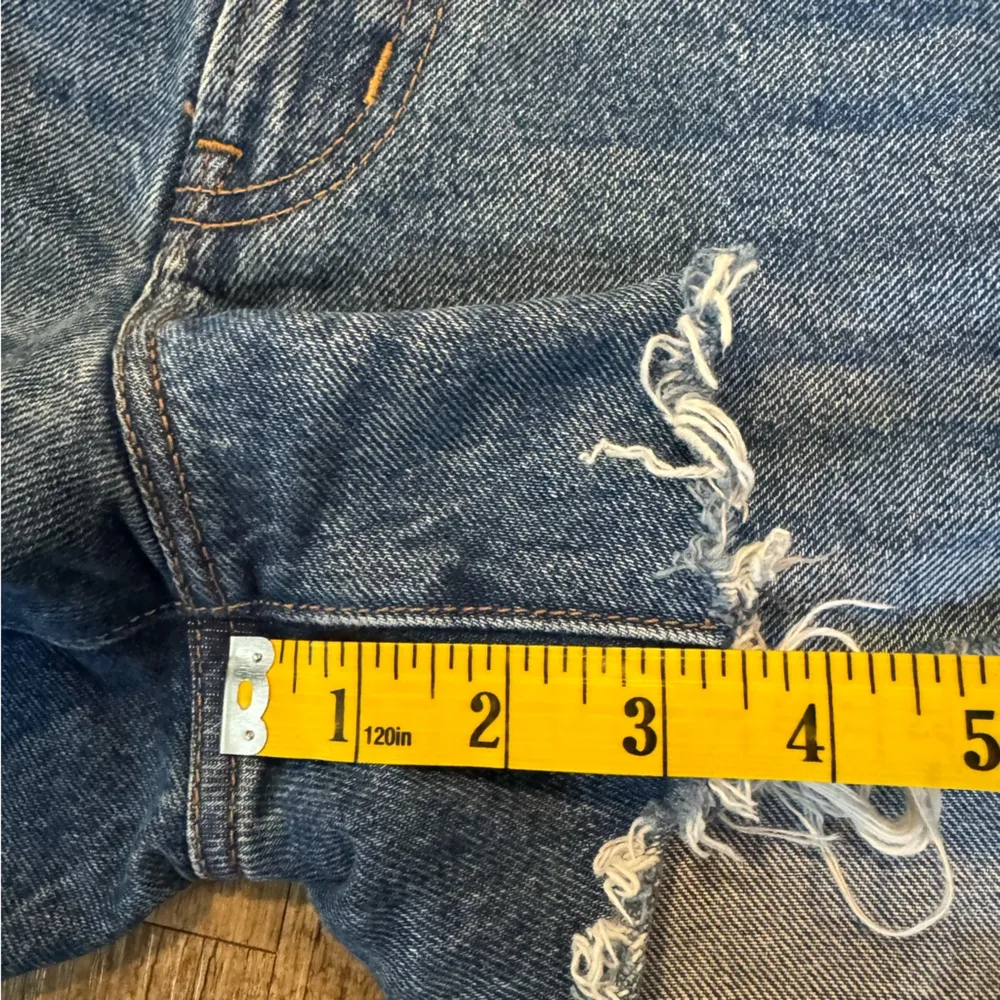 Abercrombie Mid Rise Boyfriend Shorts Distressed size 8 - Image 4