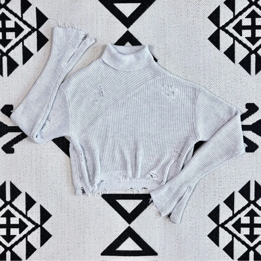 SER.O.YA Fae Distressed Turtleneck Sweater in Silver Size L - Image 6