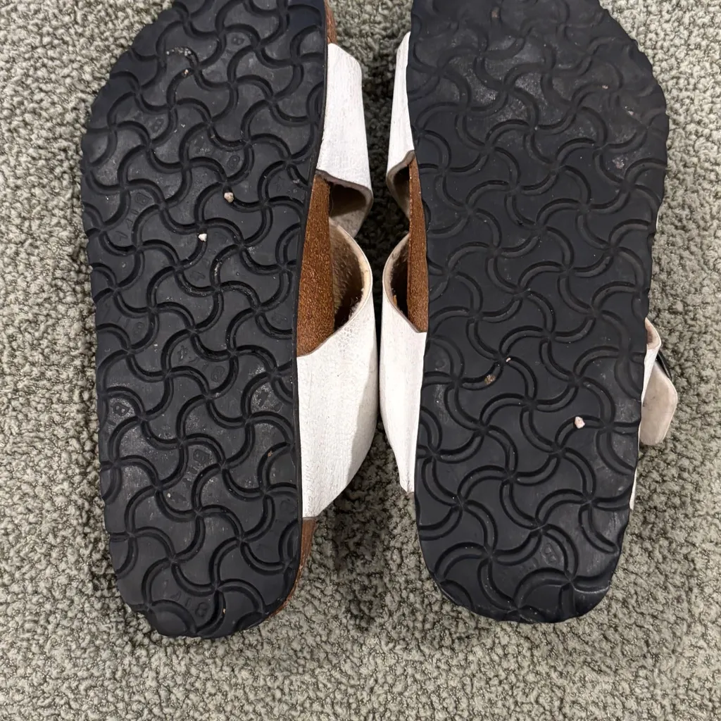 Birkis by Birkenstock Size 39 White - Image 2