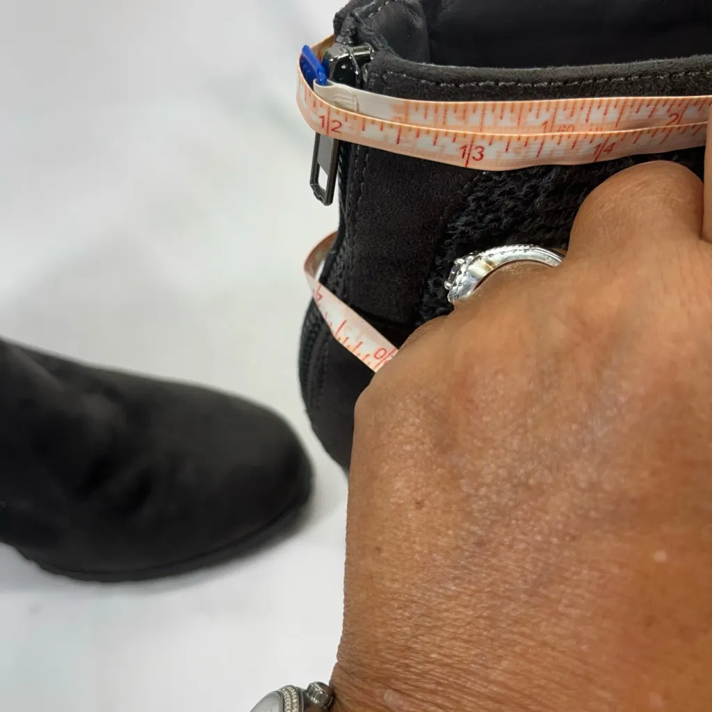 JUICY COUTURE LUPIA SUEDE & KNIT ANKLE BOOTS W/BACK ZIP SZ 10M GREY PREOWNED‎ - Image 16