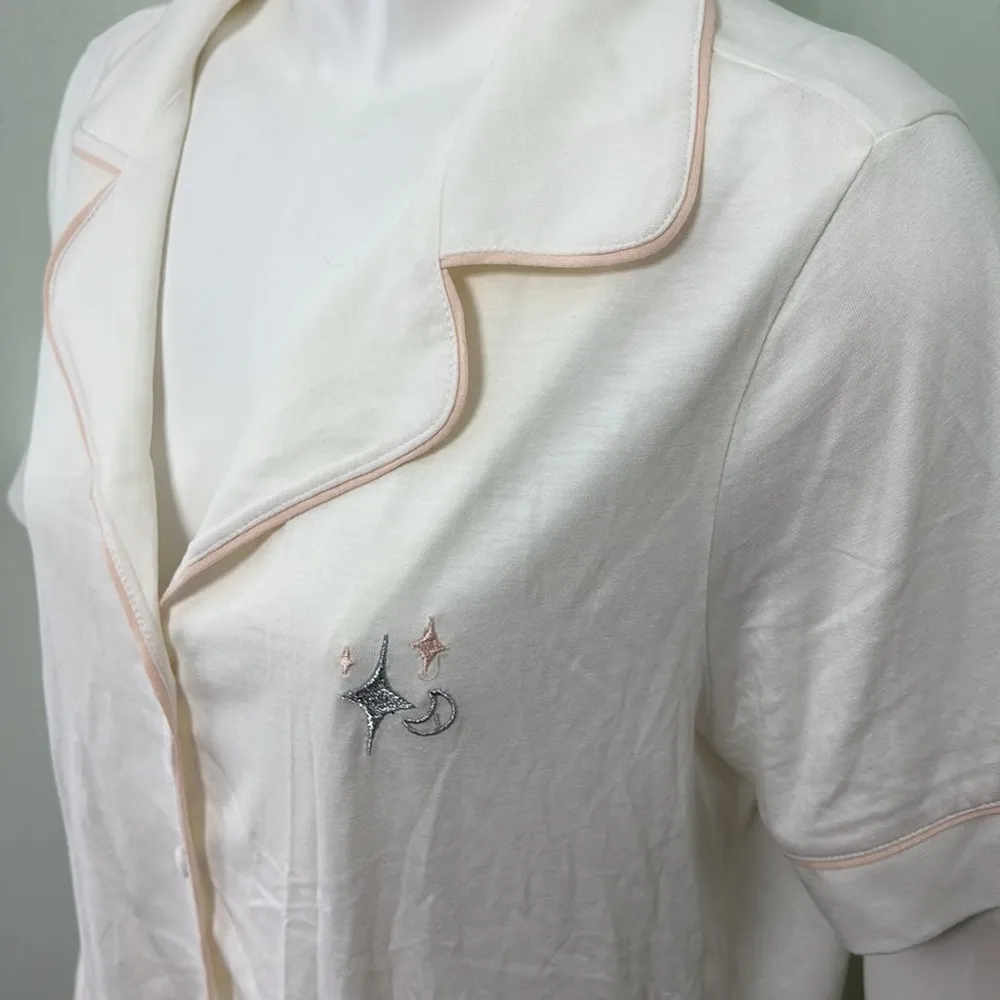 Moon milk short sleeve button down sleep shirt medium Silver - Image 6
