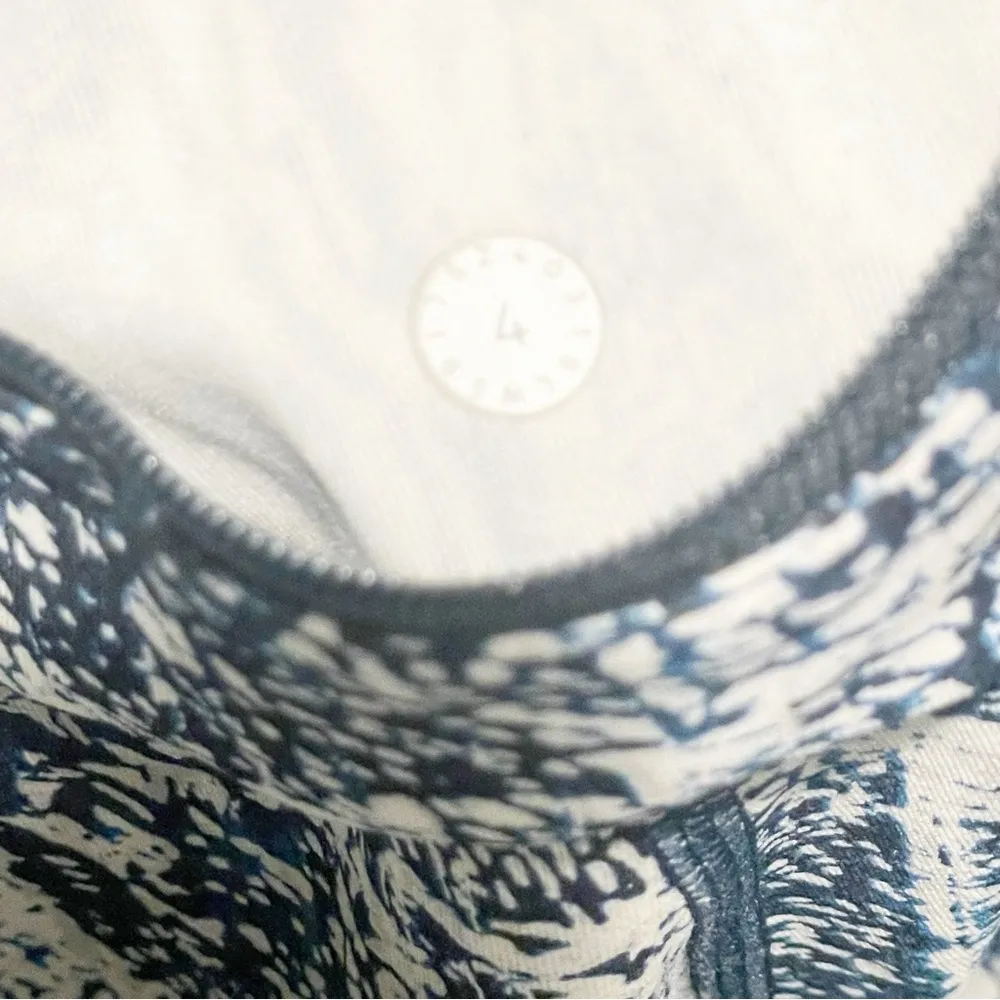 Lululemon Size 4 Speed Up Tights Full-On Luxtreme 28" in Wildwood Multi Legging - Image 4