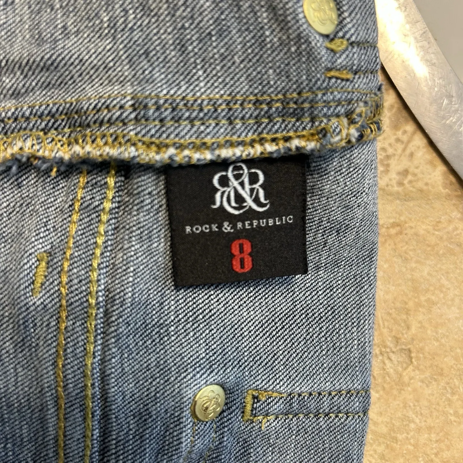 Rock‎ & Republic Stinger Cuffed Denim Shorts Button Flap Back Pockets Y2K Sz 8 - Image 3