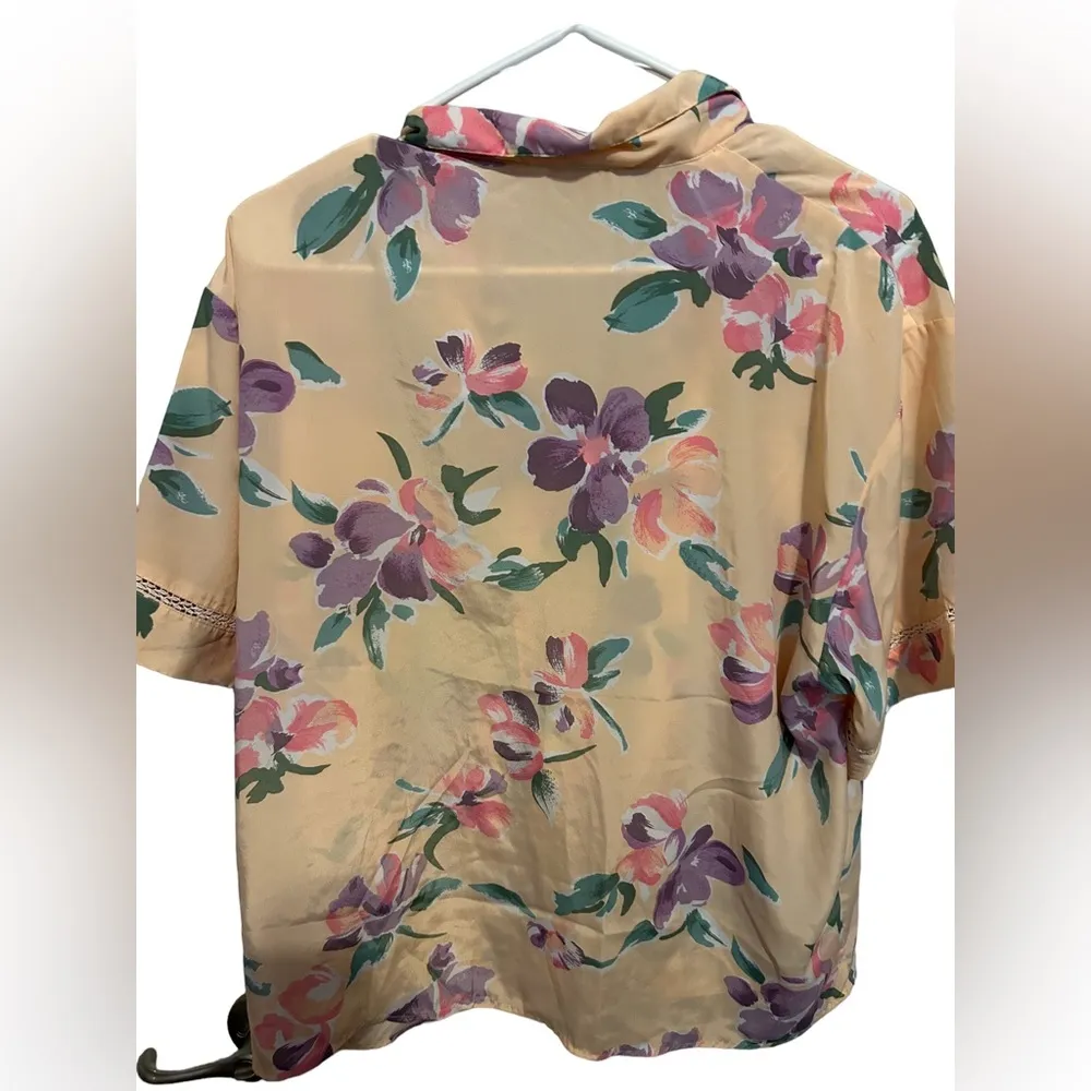 VICTORIA'S SECRET Pajamas Peach Floral Silky Short Sleeve set size medium - Image 4