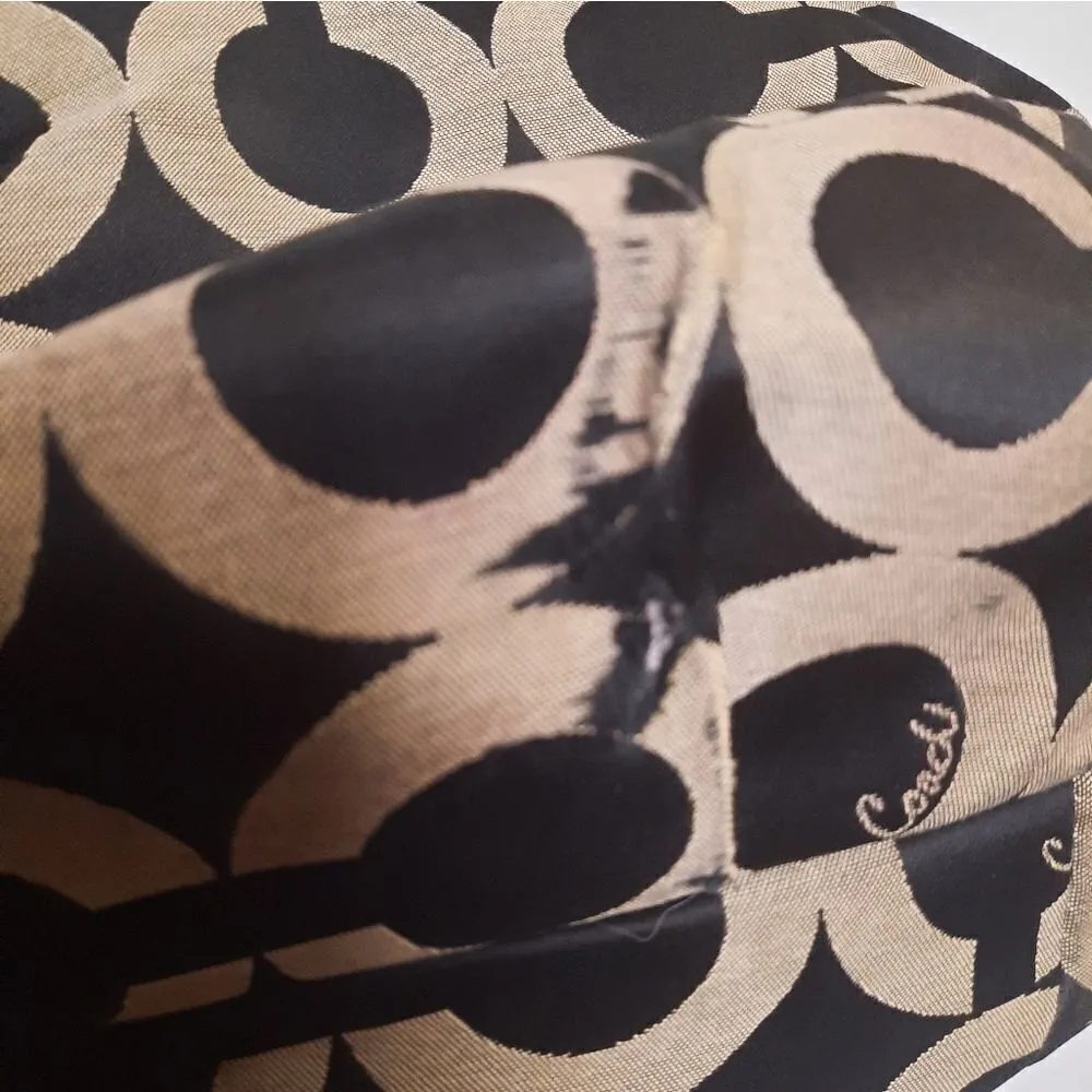 Coach Maggie Madison Op Art Signature Leather Handbag Black Gray, purple lining. - Image 4