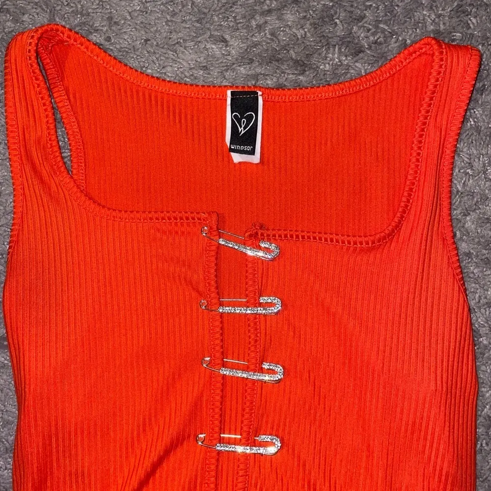 Windsor Crop Top Women Medium Orange Knit Tank CutOut Rhinestone Bustier Party - Image 4