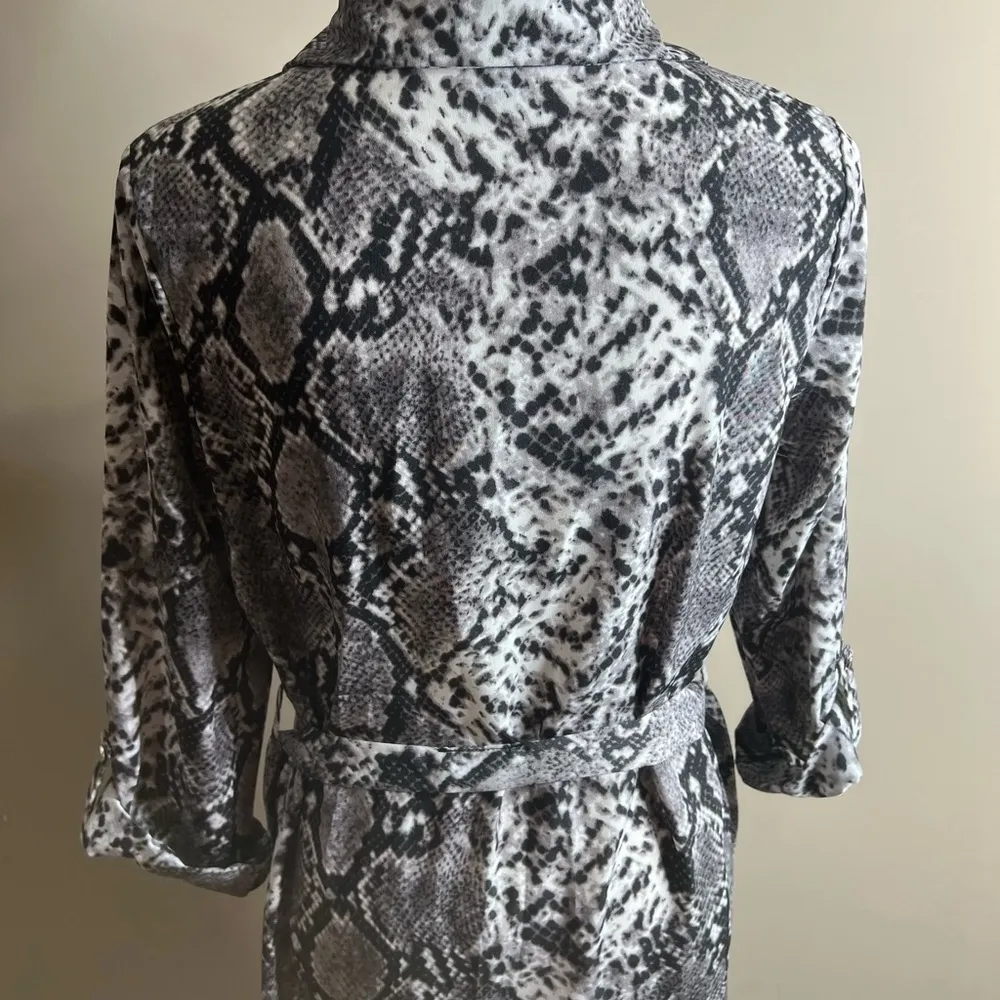 Parisian size 6 button front snake print dress - Image 8