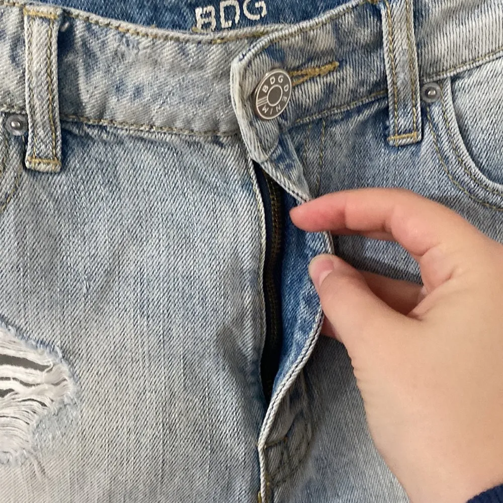 BDG UO Super high rise cheeky denim shorts light wash distressed fringe size 29 - Image 4