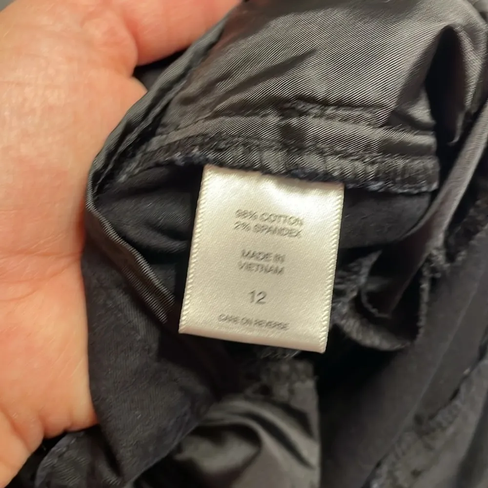 EUC New York & Co 7th Avenue Suiting Collection Black Capris Size 12 - Image 4