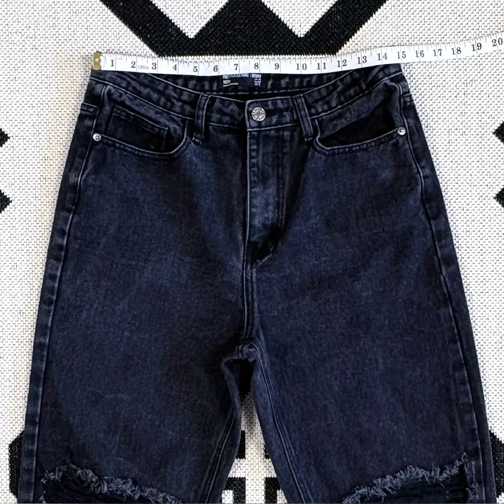 PrettyLittleThing Ripped Knee Distressed Mom Jeans in Washed Black Size 8 - Image 6