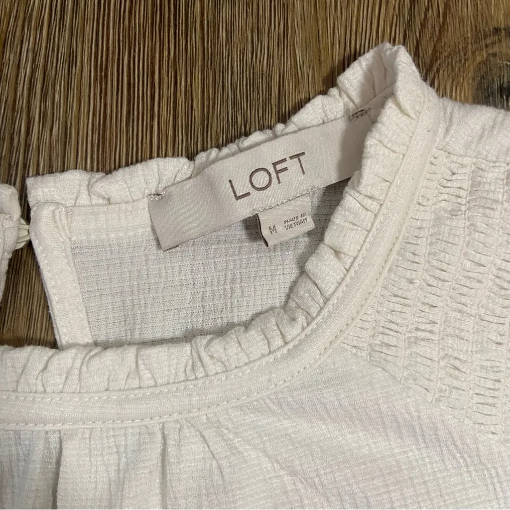 LOFT White Ivory Short Sleeve Blouse Flowy Smocked Details Medium - Image 4