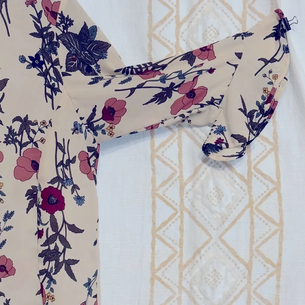 ANTHROPOLOGIE W5 cream with floral print long sleeve blouse SIZE MEDIUM - Image 4