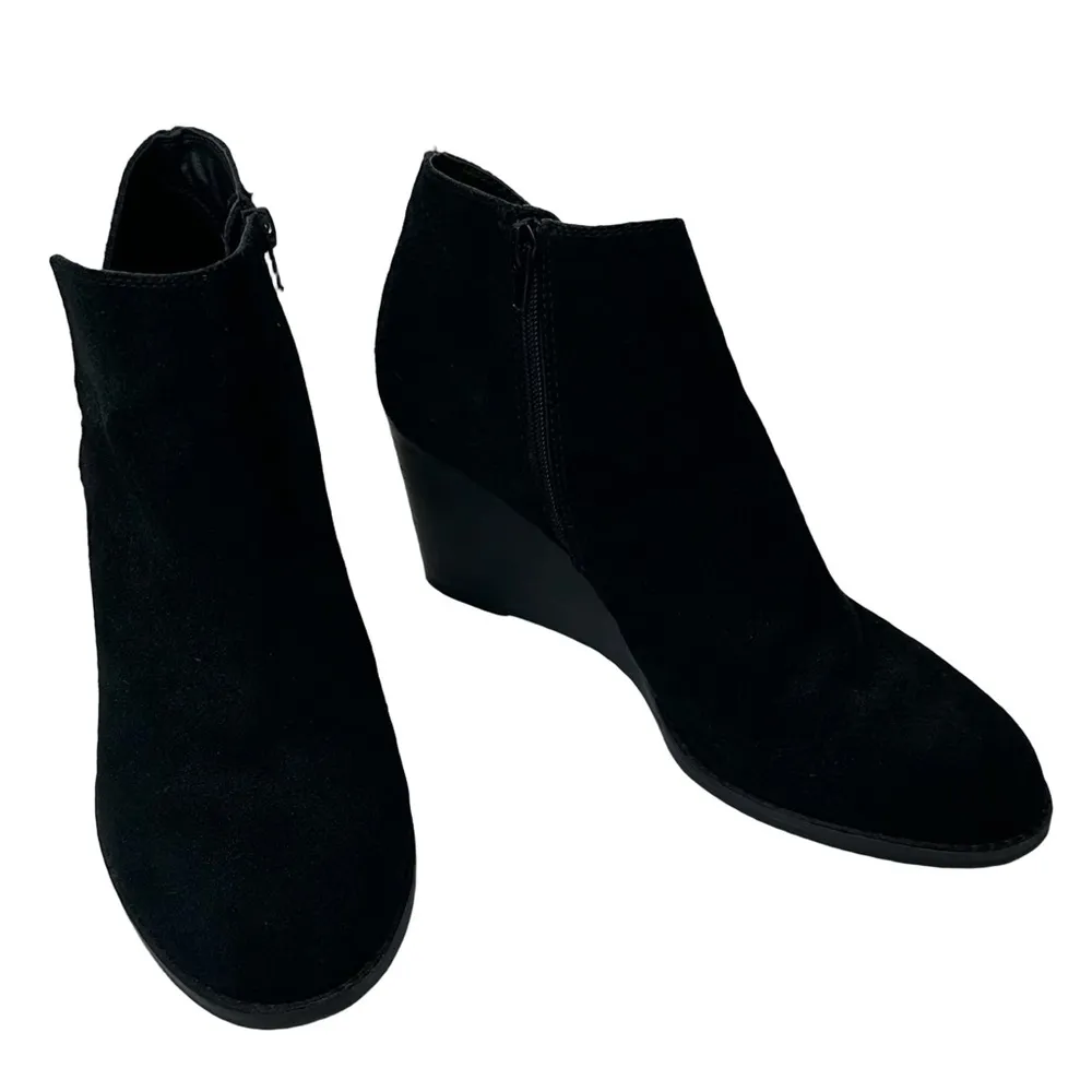 Lucky Brand YIMME Black Suede Leather Ankle Boots with Side Zipper - Image 3