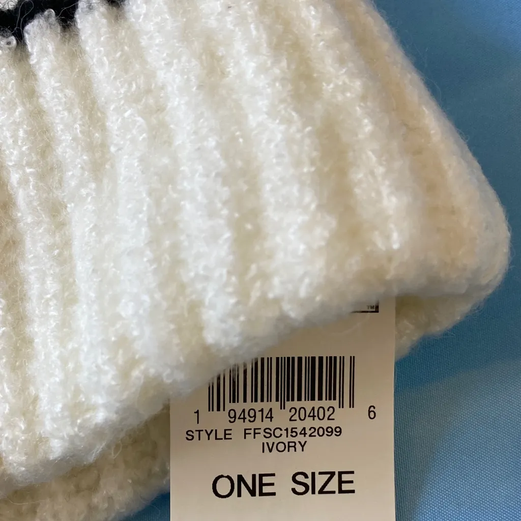 NWT Style & co Women’s White Knit Beanie with Pom-Pom - Image 4
