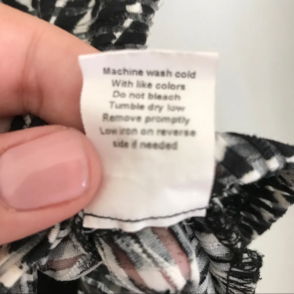 Black & white Sz M Notations two-layer top EUC - Image 5