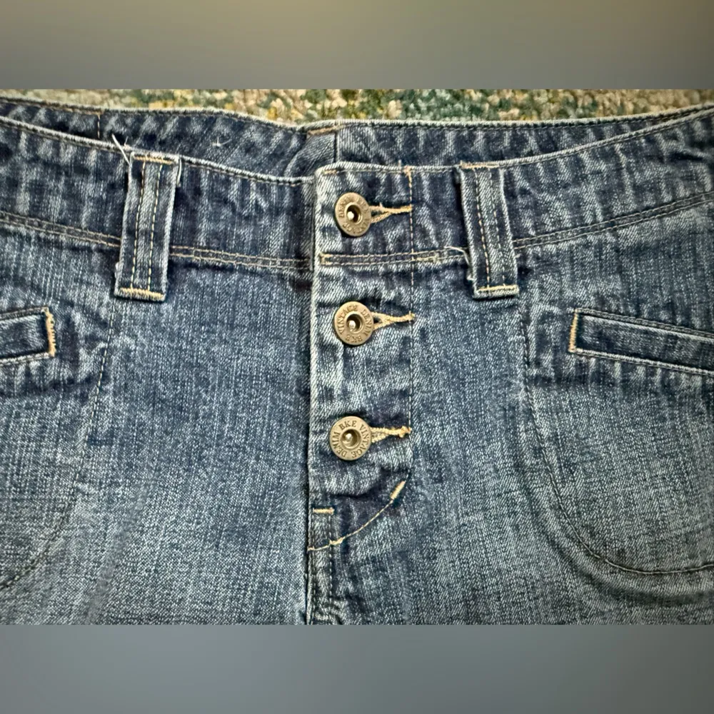 Vintage 90s BKE Midtown low rise button fly denim jean shorts, size 30 - Image 7