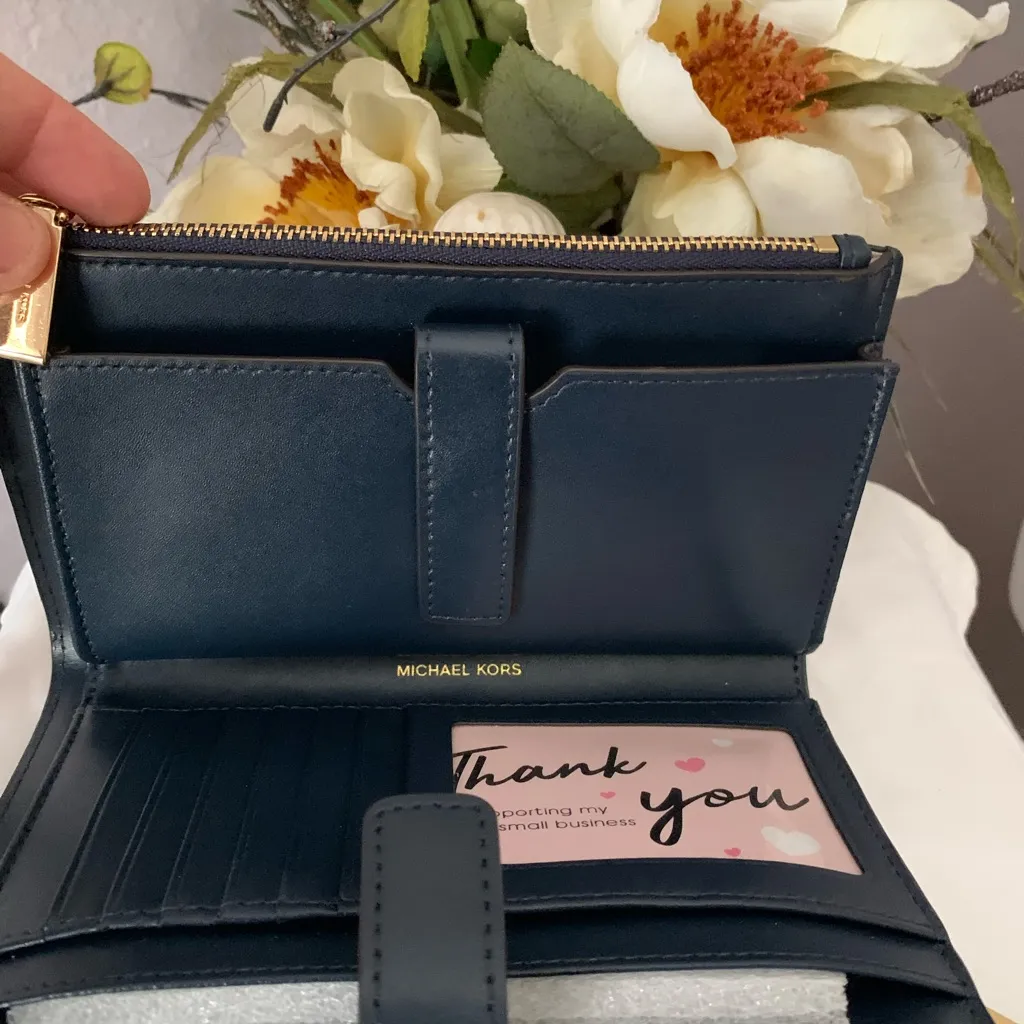 Michael Kors NWOT  Jet Set Double Zip wallet Navy Multi Adele - Image 4