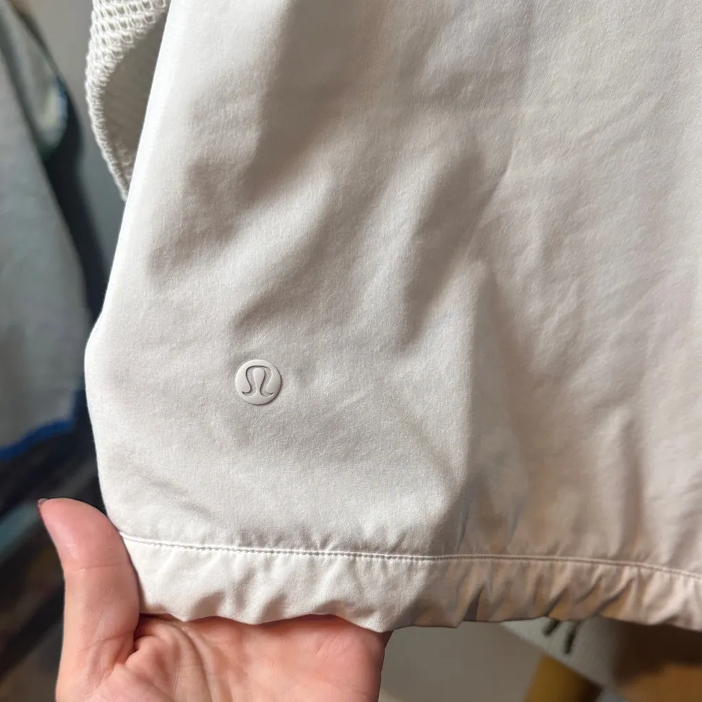Lululemon Athletica White catch a breeze Mesh Hoodie with drawstring bottom - Image 5