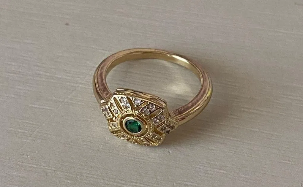 NWOT  gold toned cubic zicronia ring with emerald green CZ stone - Image 2
